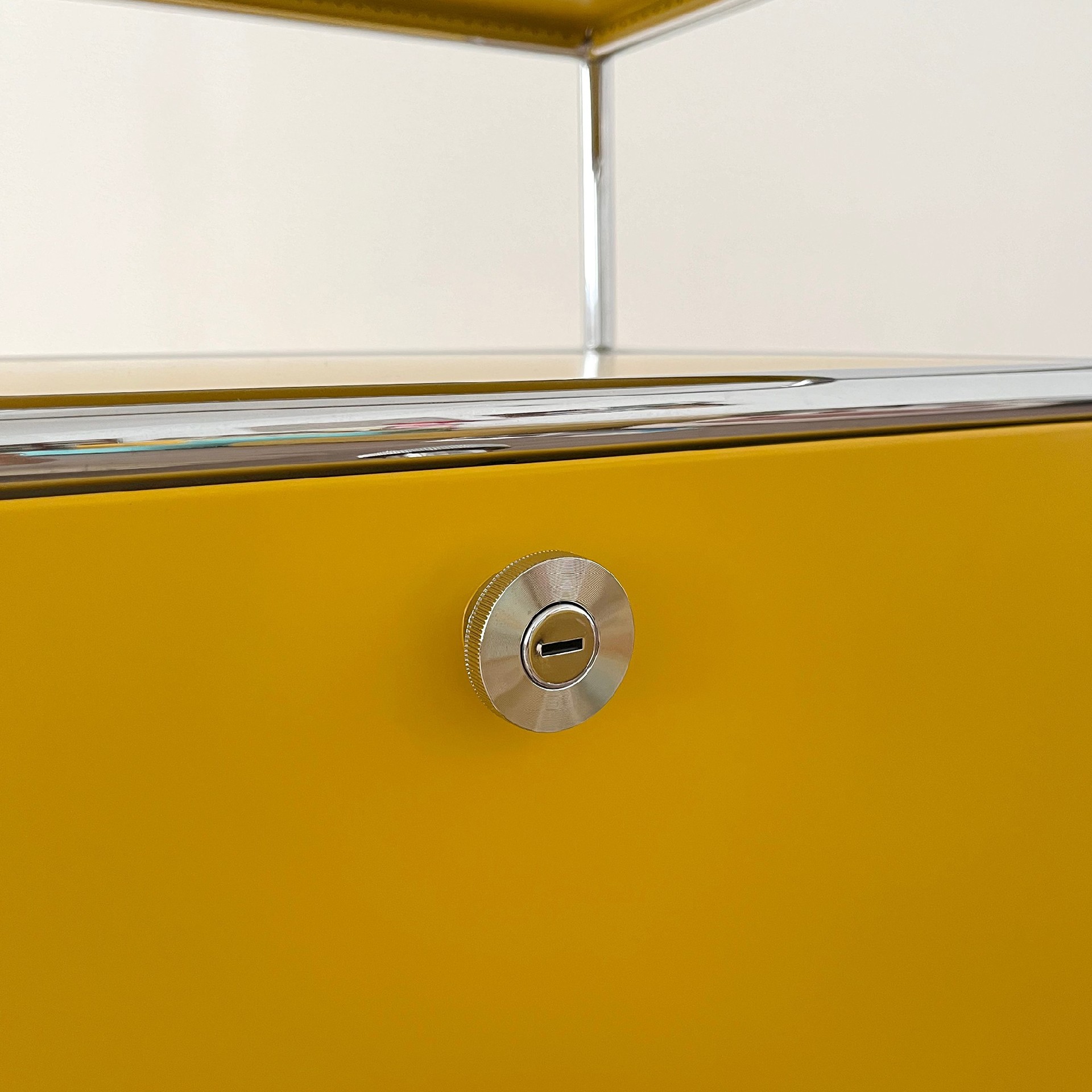 USM-Side-Cabine-03